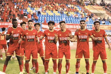 ảnh chụp màn hình đông phương gặp câu lạc bộ bóng đá nam định