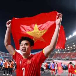 cầu thủ đá bóng