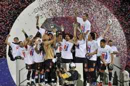 giao diện app đội bóng lyon đã giành bao nhiêu chức vô địch ligue 1 liên tiếp từ năm 2002 đến 2008?