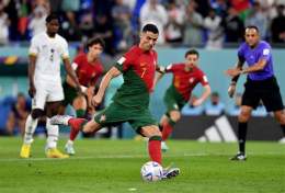 tính năng nổi bật cầu thủ bóng đá ronaldo